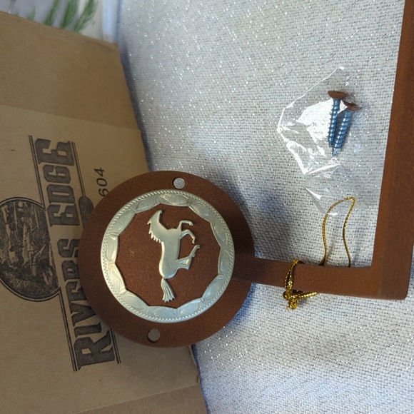 Rivers Edge Rustic/Western Toilet paper holder - Picture 4 of 5